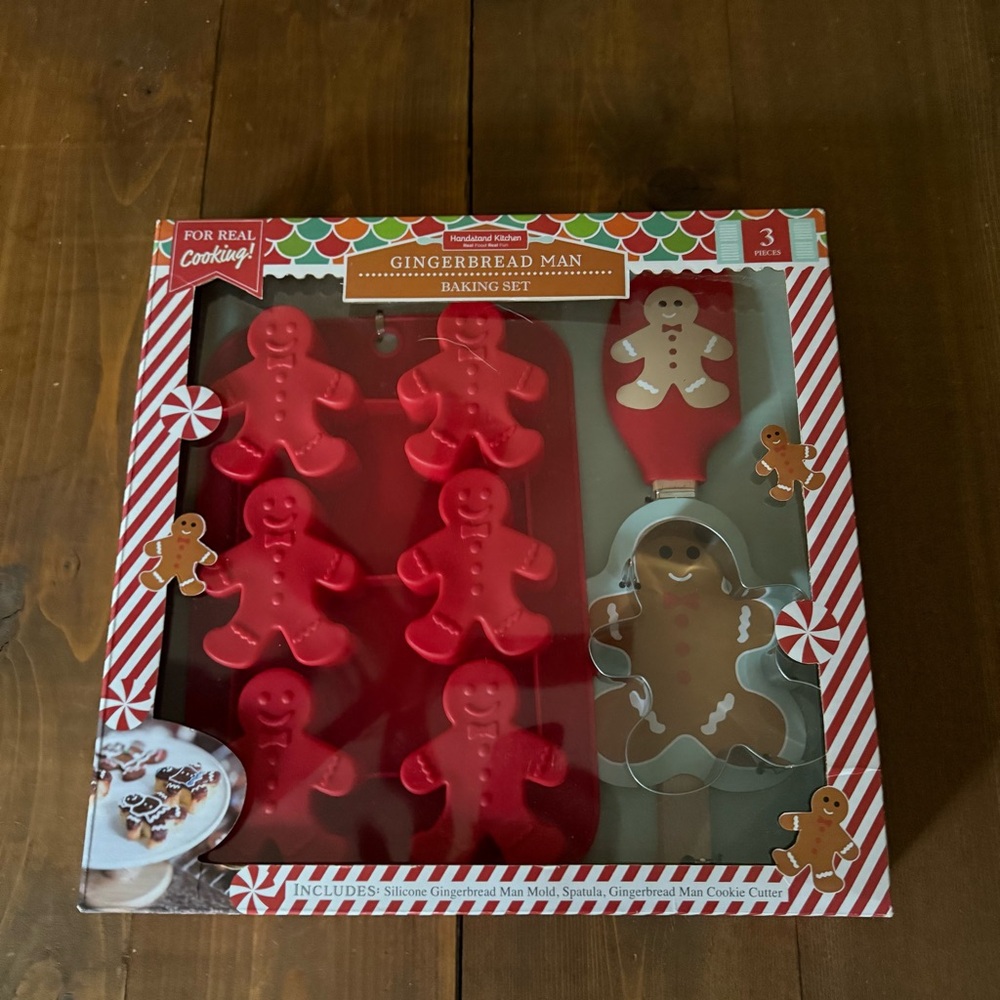 NWT Gingerbread Man Christmas Baking Set
